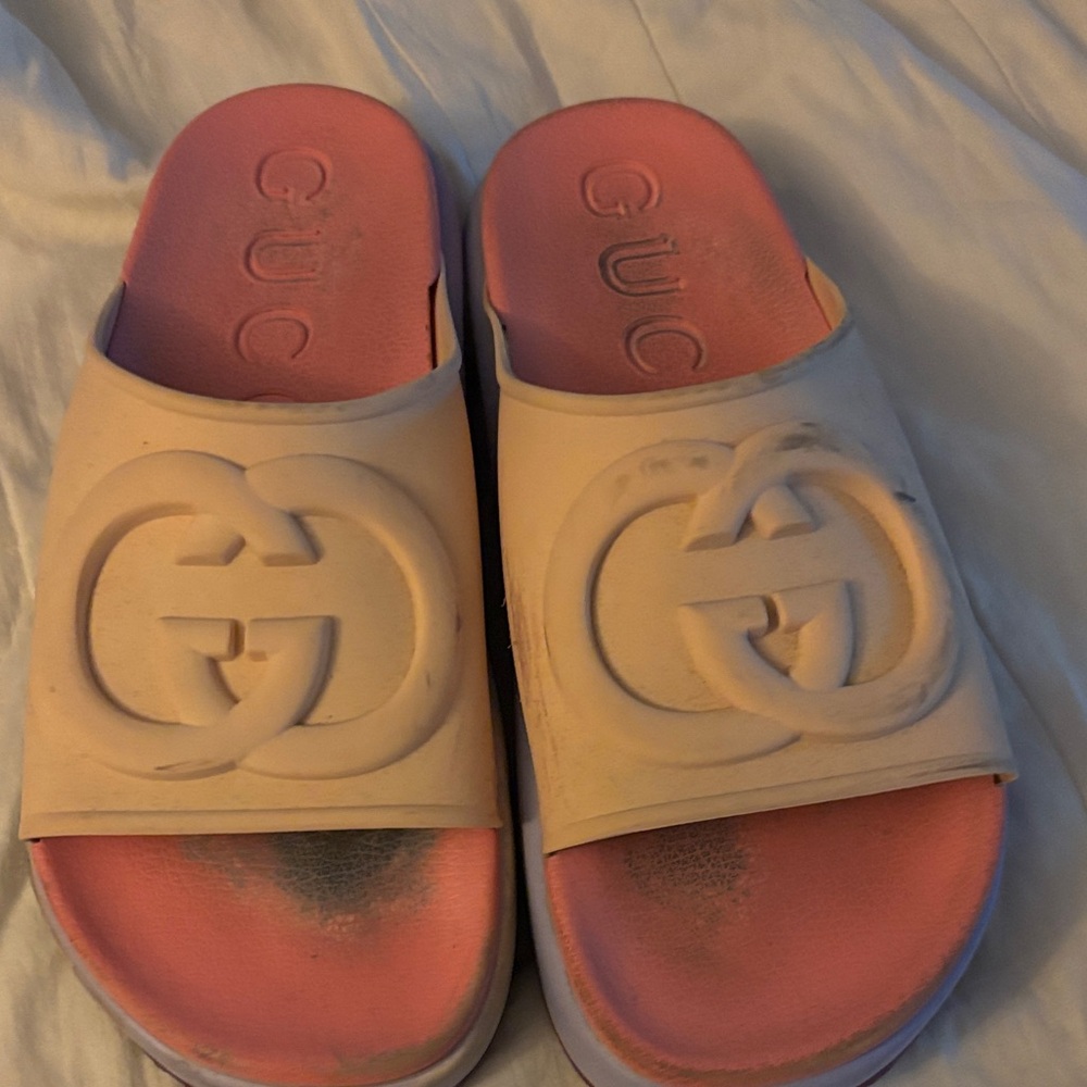 Gucci Cream Strap Pink Footbed Logo Slide Sandals
